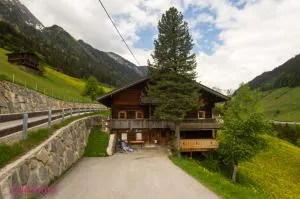 菲恩豪斯昂特布恩豪斯度假屋 - 金兹灵