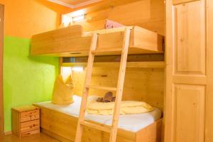 Family Room (2 Adults + 1 Child) room in Hotel Gell