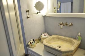1880 Luxury Apartments Hydra Greece