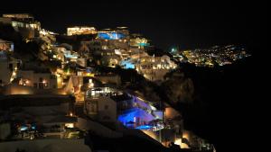 Aqua & Terra Traditional Cave Houses Santorini Greece