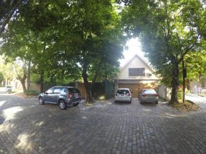 Deaf Twins Bed Martínez