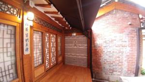 Phòng gia đình với phòng tắm riêng. (Family Room with Private Bathroom)
