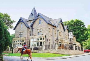 Wheatley Lane, Ben Rhydding, Ikley, West Yorkshire, LS29 8PP, England.