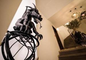 Unique Central SQUARE business apt.