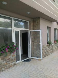 Fits Guest House