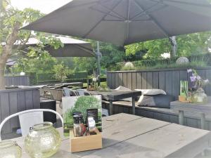 Cosy floating boatlodge, "Paris"