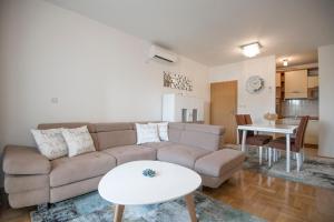 Comfortable Cozy Beach Apartment - 4hvězdičkové hotely ve městě Split