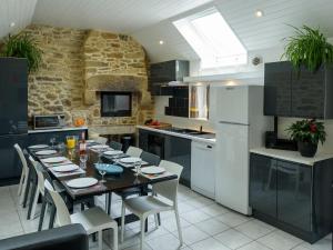 Maisons de vacances Elegant Retreat with Pool : photos des chambres