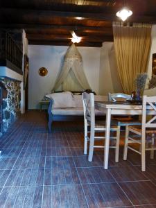 "PefkoPetro" Traditional House