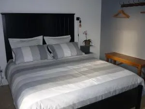 Workshop with shared pool for 2-6 in Semur en Auxois, Burgundy - Chevigny