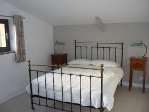Maisons de vacances Workshop with shared pool for 2-6 in Semur en Auxois, Burgundy : photos des chambres