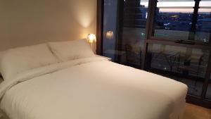 2BEDS Melbourne Central|Crown Casino|Colin|S Cross