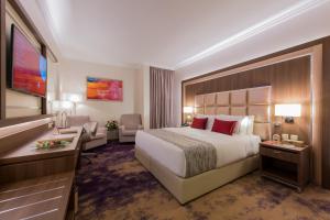 1 KING BED BUSINESS SUITE room in Ramada by Wyndham Continental Jeddah