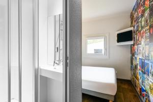 Hotels hotelF1 Villeneuve Loubet : photos des chambres