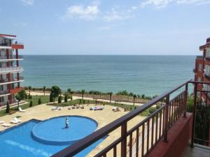 Sea View Panorama apartment on complex with pools and beach, Sveti Vlas