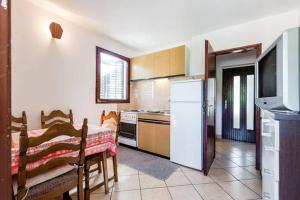 Apartments by the sea Cove Donja Kruscica - Donja Krusica, Solta - 15636