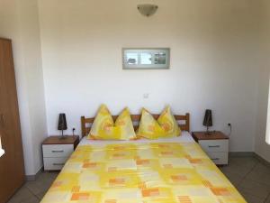 Apartments with a parking space Zaostrog, Makarska - 15656