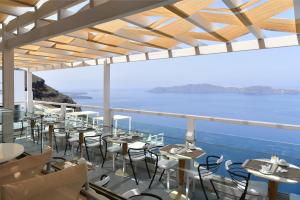 Gizis Exclusive Santorini Greece