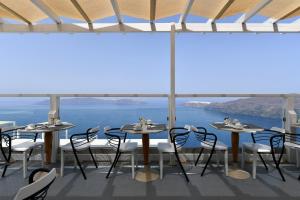 Gizis Exclusive Santorini Greece