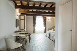 Camera Matrimoniale/Doppia con Letti Singoli con Bagno Privato