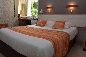 Hotels Logis Hotel Bellevue : Chambre Double