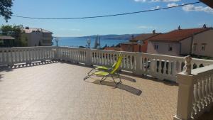 Two-Bedroom Apartment with Terrace and Sea View room in Apartments and room Suza
