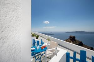 One-Bedroom Apartment with Caldera view room in Annio Flats