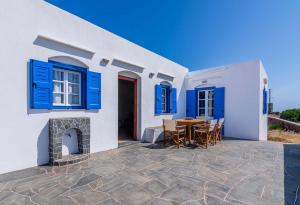 Sifnos- Spacious 2-bedroom house with fantastic yard! Sifnos Greece