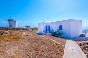 Sifnos- Spacious 2-bedroom house with fantastic yard! Sifnos Greece