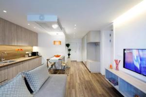 ★ Exclusive Central Apartment ★ FREE Garage ★ 