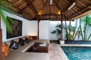 4BR Villa Selasa - Minggu Villas Seminyak