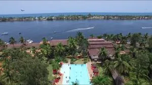 Hotel Coucoue Lodge - 阿西尼