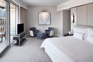 Executive Suite Downtown View with Balcony and Lounge Access room in Address Downtown