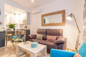 Del Parque Flats Alamos Parrot