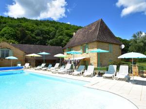 Rural Holiday Home in Aquitaine with Swimming Pool