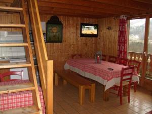 Chalets Comfy chalet with dishwasher, in the High Vosges : photos des chambres