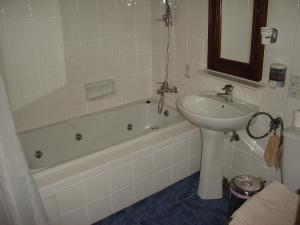 Suite room in Linos Inn