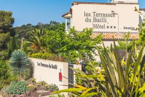 Hotels Les Terrasses du Bailli : photos des chambres