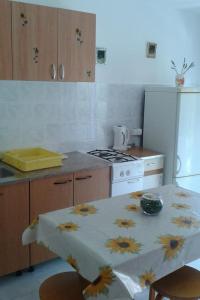 Apartments with parking space Gradac, Makarska - 13196