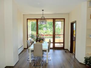 Sea Garden Lux Apartment