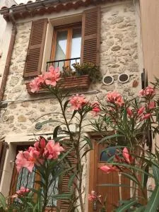 Vieille Ville 2 - La Petite Maison à Safranier, 2 bedrooms, max 4 adults and 2 kids - Antibes