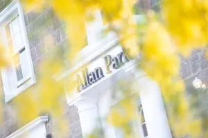 The Allan Park - 邓布兰