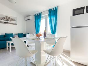 Lavish Apartment in Omi alj with Rooftop Terrace