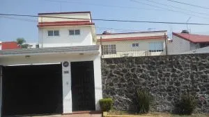 Casa privada para descanso, se renta para 8 personas completa Y tambien por habitacion con baño privado para 2 o 4 personas compartiendo areas comunes - Ahuatepec