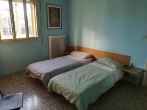 Camera Doppia con Letti Singoli e Bagno in Comune
