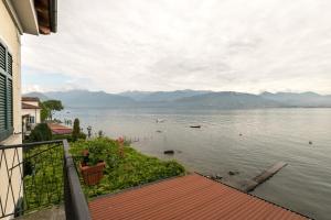 Via di Mezzo, Isola dei Pescatori, Stresa, Italy.