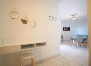 Appartements Tout confort ! Calme, Climatisation, Parking gratuit, Grande Terrasse, Ascenseur, Wifi : photos des chambres