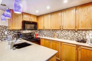 1088 Wild Irishman Condo