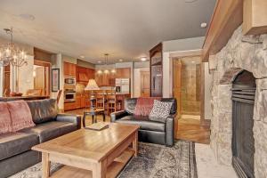 3044 Lone Eagle Condo