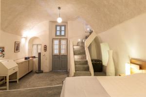 Andreas Cultural Cave House in Imerovigli, Santorini